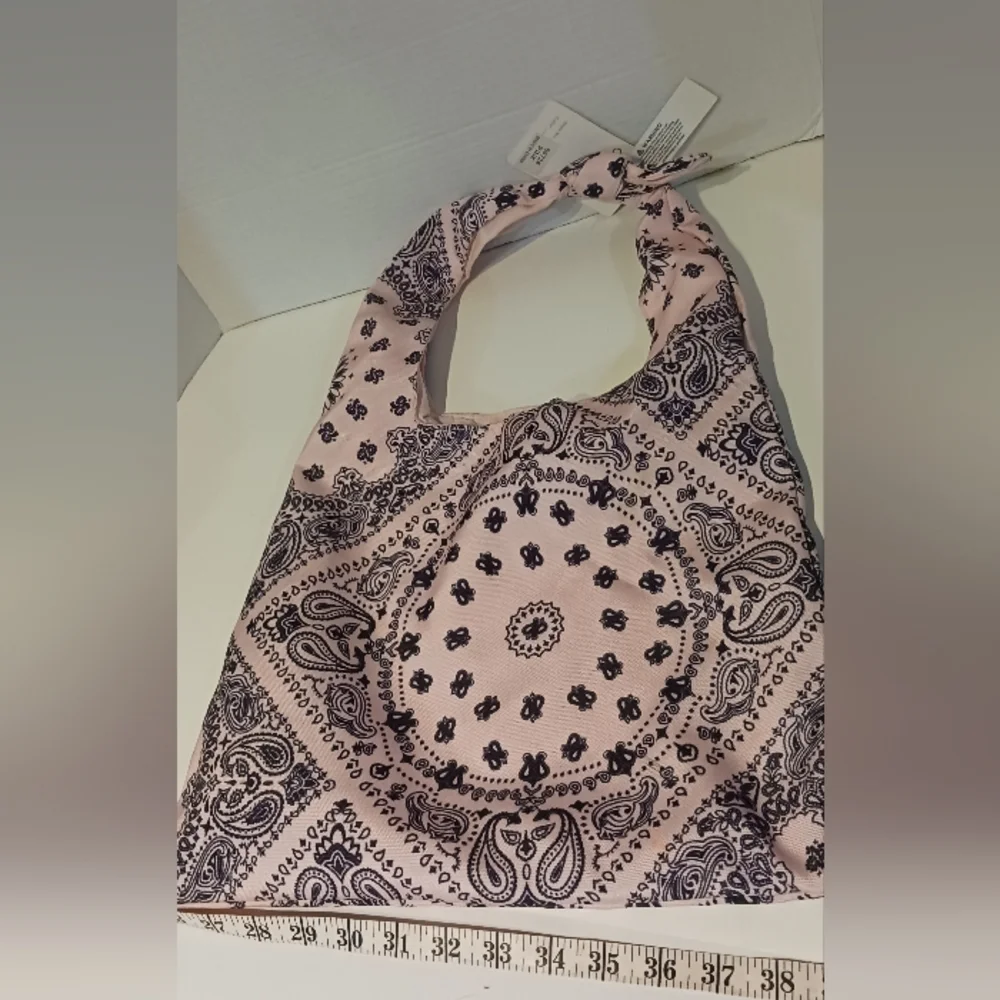 CALEESA PINK‎ HANKERCHIEF PRINT TOTE BAG NWT